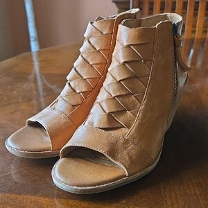 Sofft McKenna Peep-Toe Sandals, Size 8.5